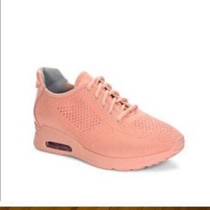 NWT Gun Metal Sneakers Lorna PInk Blush SZ 7.5 New in Box